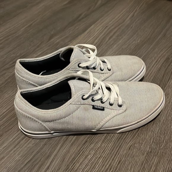 Vans - Picture 3 of 3